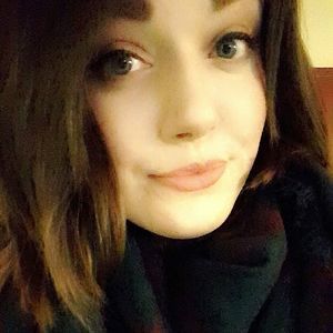 Meet your Posher, Adrienne